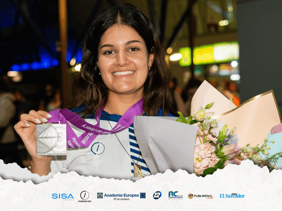 SOFÍA LLEGÓ AL PAÍS CON SU HISTÓRICA MEDALLA DE PLATA MUNDIAL