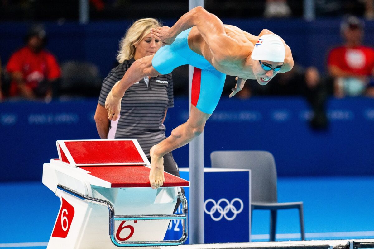 Nadador Alberto Vega recibe beca de World Aquatics