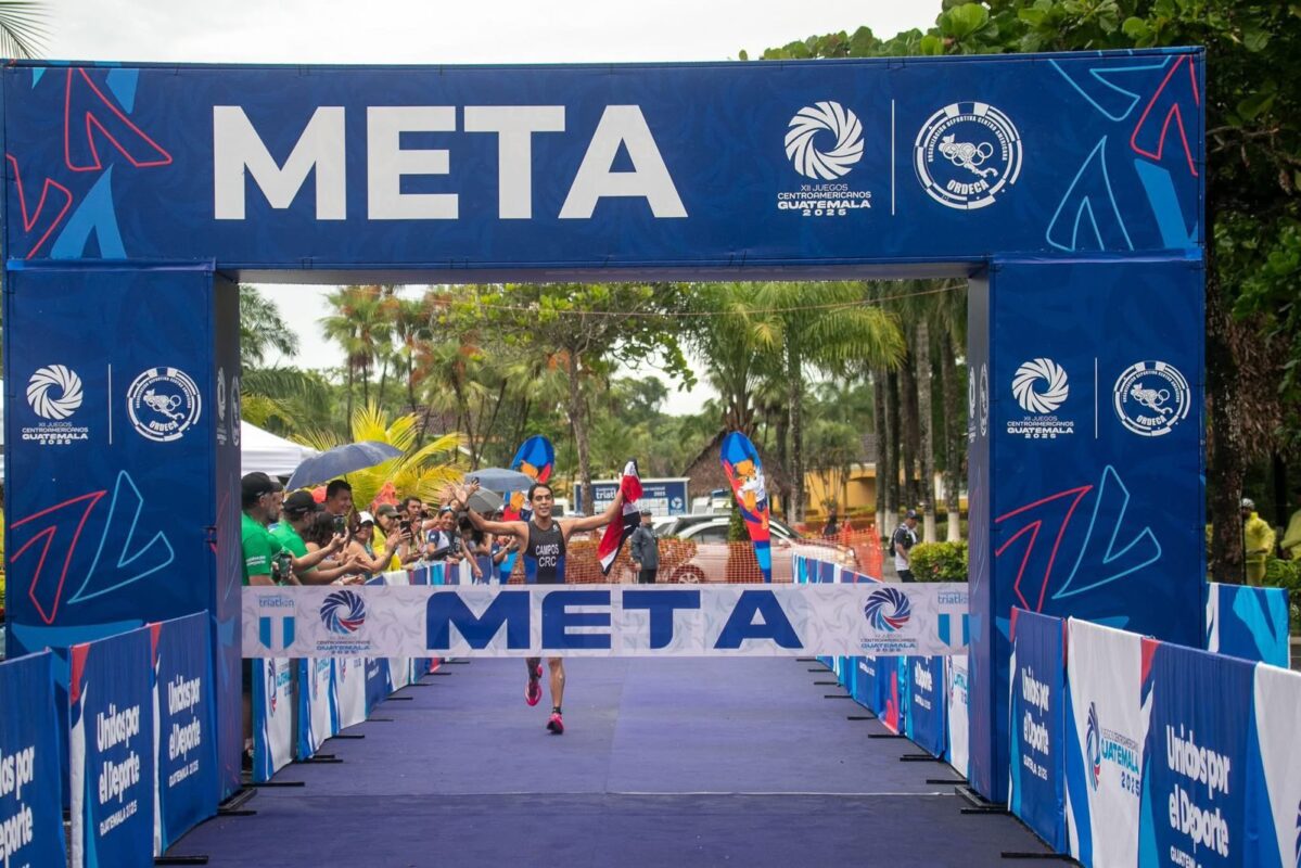 Álvaro Campos conquista el oro en triatlón masculino en los Juegos Centroamericanos Guatemala 2025
