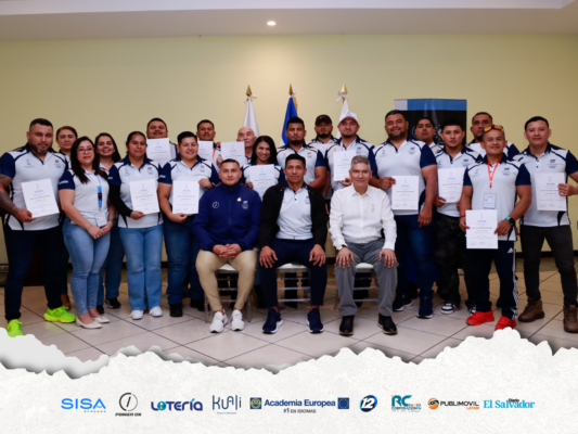 Finalizó el curso técnico para entrenadores de levantamiento de pesas